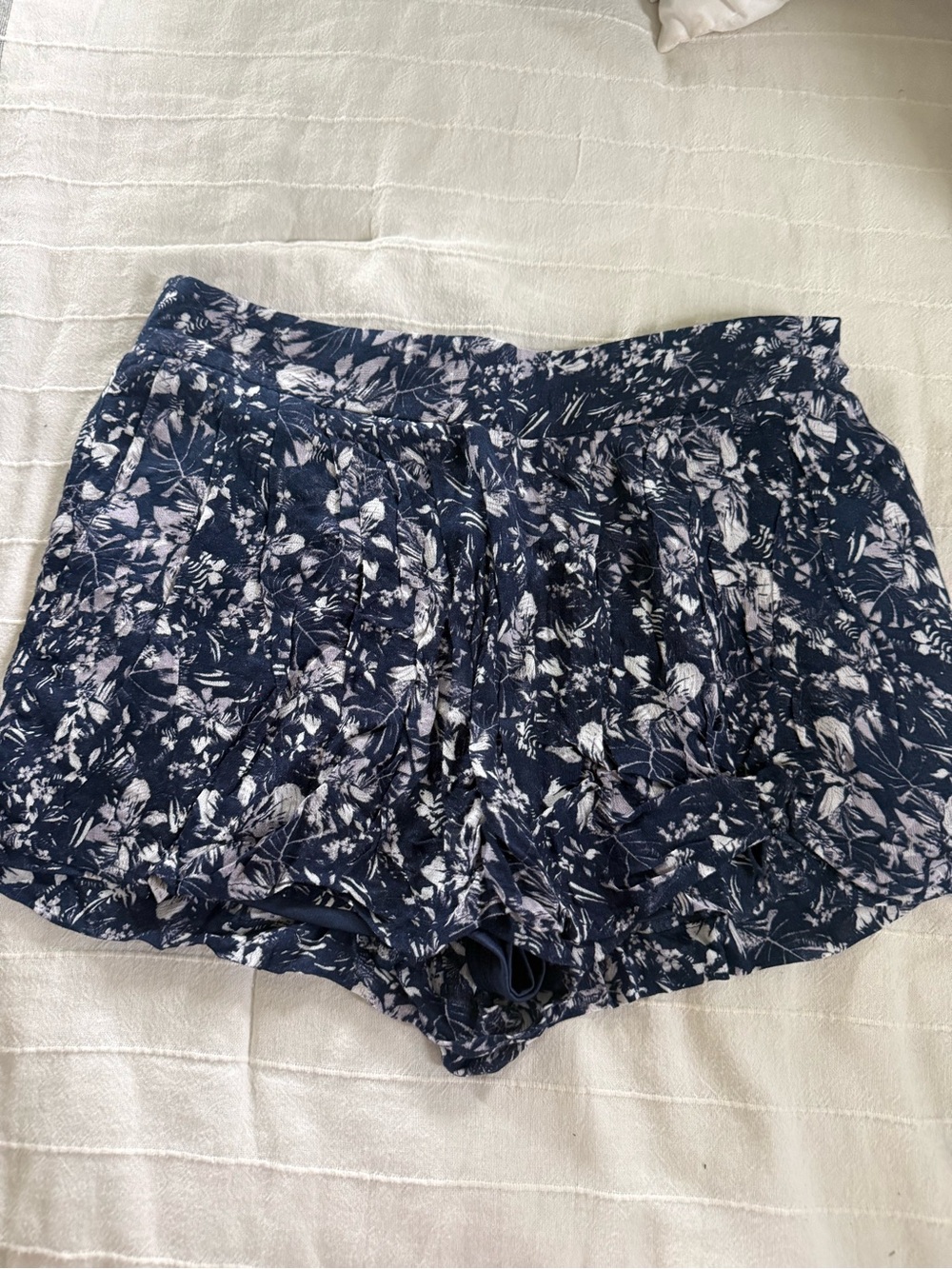 princess vera wang Navy & White Floral High-Waist Shorts